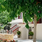 Iris Garden Retreat Apartament Corinth