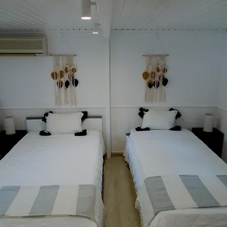 شقة Iris Garden Retreat *