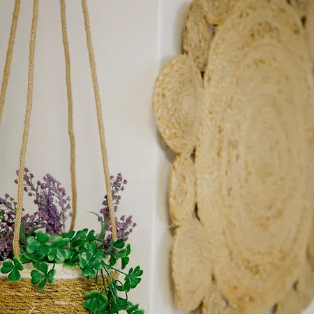 شقة Iris Garden Retreat *