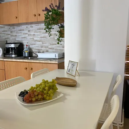 Iris Garden Retreat شقة Corinth