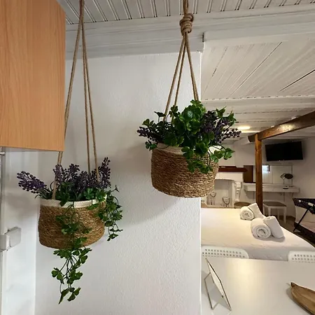 Iris Garden Retreat شقة Corinth