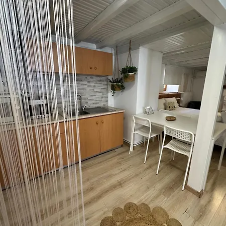 شقة Iris Garden Retreat