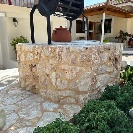 Iris Garden Retreat شقة Corinth