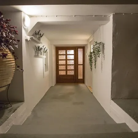 شقة Iris Garden Retreat *