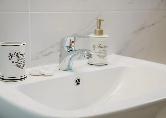 Апартаменты Iris Garden Retreat