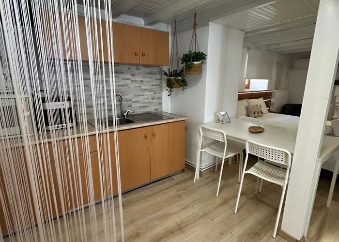 Апартаменты Iris Garden Retreat