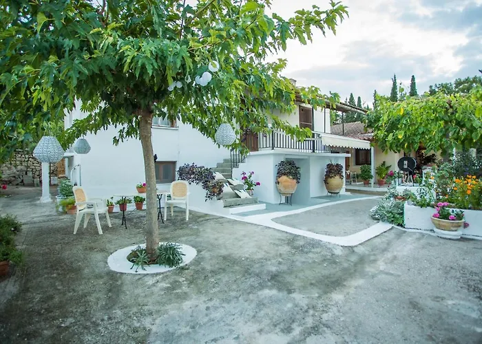 Iris Garden Retreat *